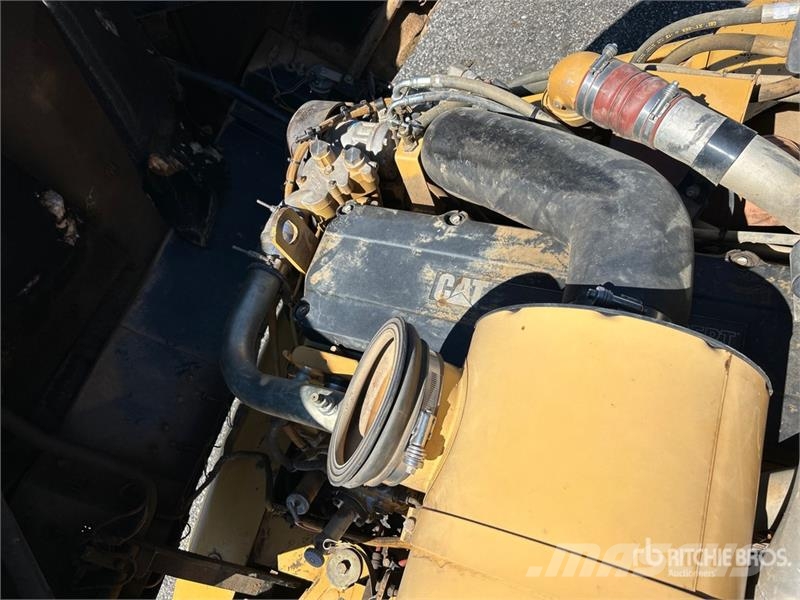 CAT 725 Zglobni demperji