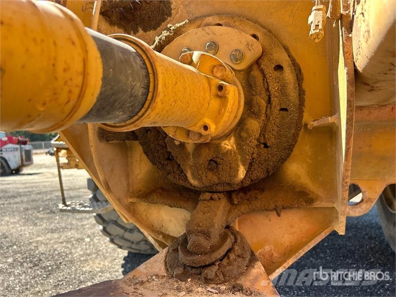 CAT 725 Zglobni demperji