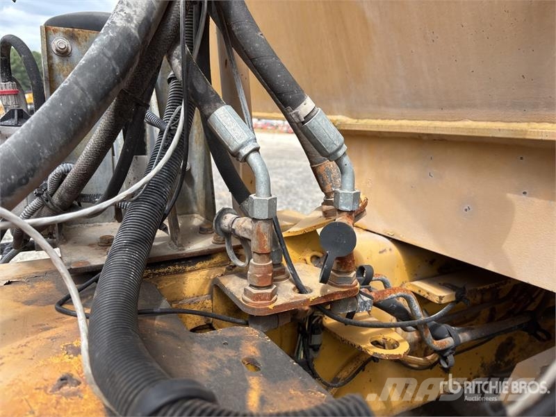 CAT 725 5000 gal 6x6 Articulated Water Truck Ūdens mašīnas