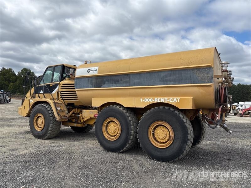 CAT 725 5000 gal 6x6 Articulated Water Truck Ūdens mašīnas