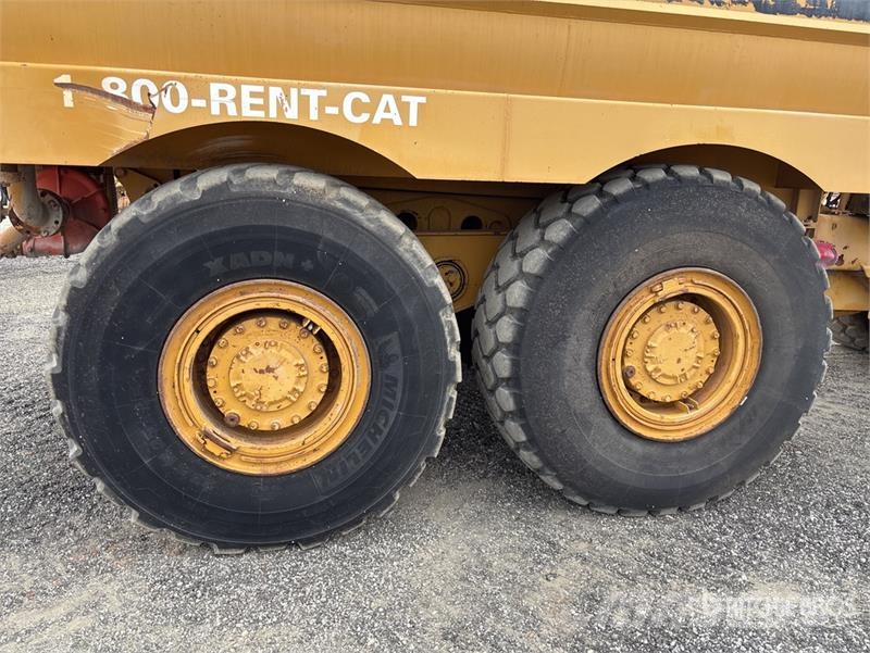 CAT 725 5000 gal 6x6 Articulated Water Truck Ūdens mašīnas