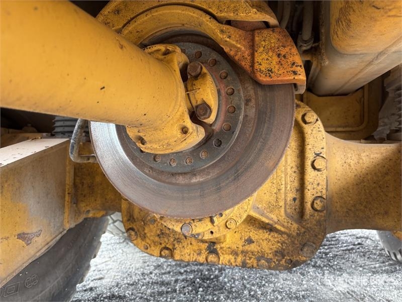 CAT 725 5000 gal 6x6 Articulated Water Truck Ūdens mašīnas