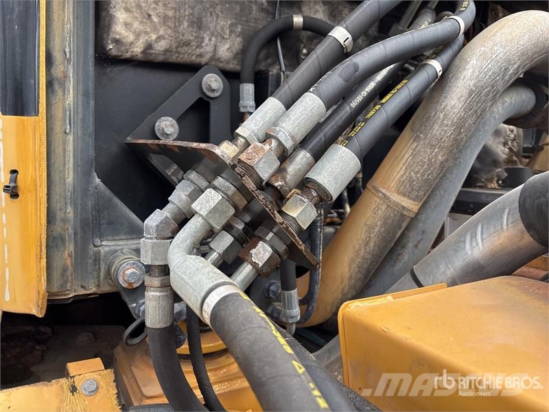 CAT 725 5000 gal 6x6 Articulated Water Truck Ūdens mašīnas