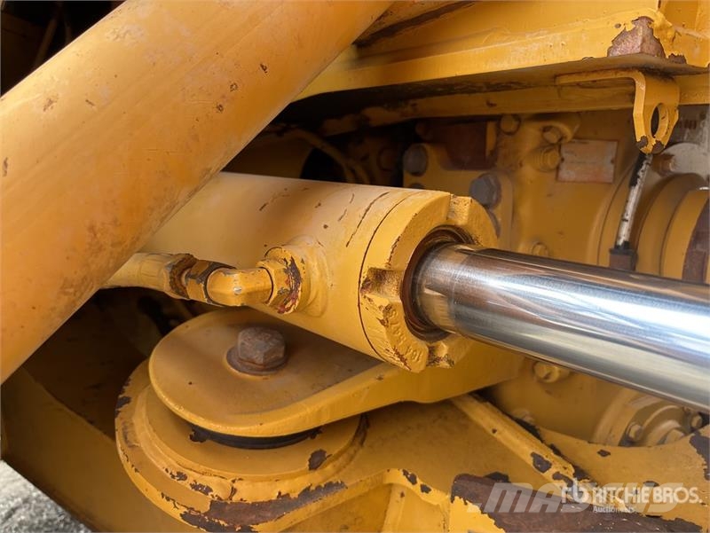 CAT 725 5000 gal 6x6 Articulated Water Truck Ūdens mašīnas