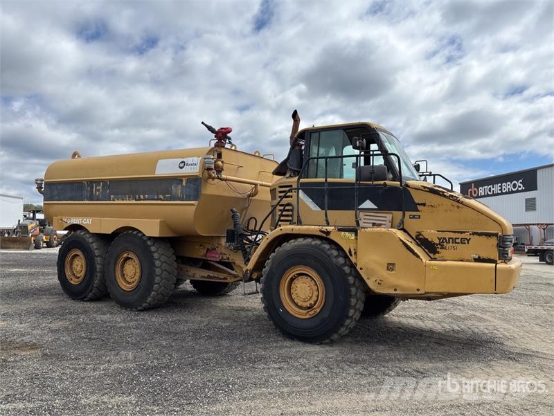 CAT 725 5000 gal 6x6 Articulated Water Truck Ūdens mašīnas