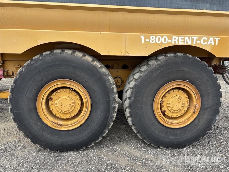 CAT 725 5000 gal 6x6 Articulated Water Truck Ūdens mašīnas