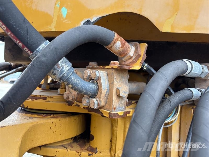CAT 725 5000 gal 6x6 Articulated Water Truck Ūdens mašīnas
