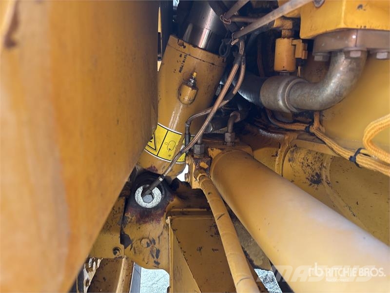 CAT 725 5000 gal 6x6 Articulated Water Truck Ūdens mašīnas