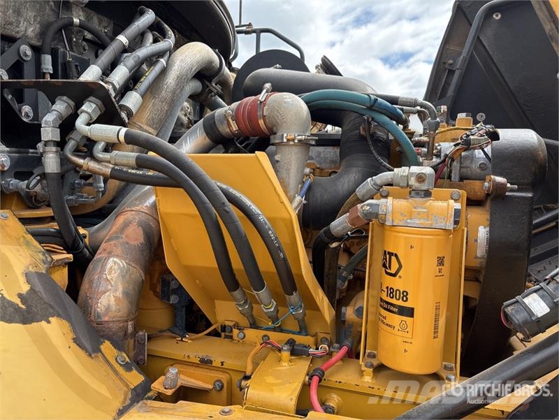 CAT 725 5000 gal 6x6 Articulated Water Truck Ūdens mašīnas