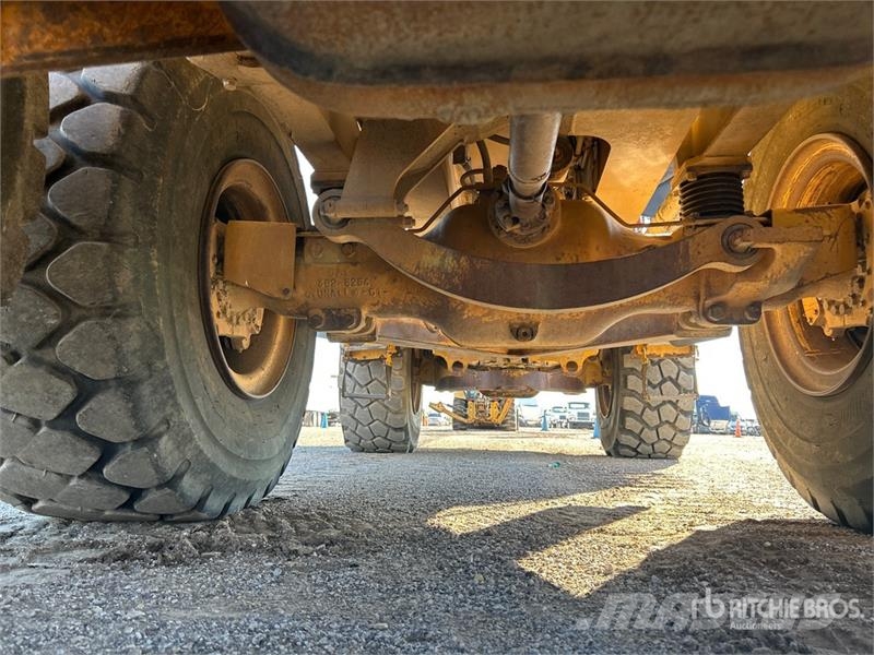 CAT 730C 铰接式自卸车