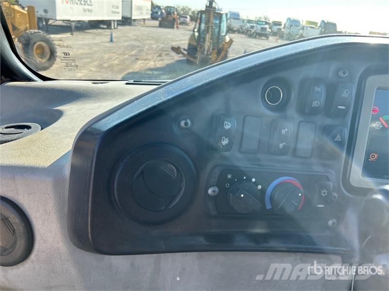 CAT 730C 铰接式自卸车