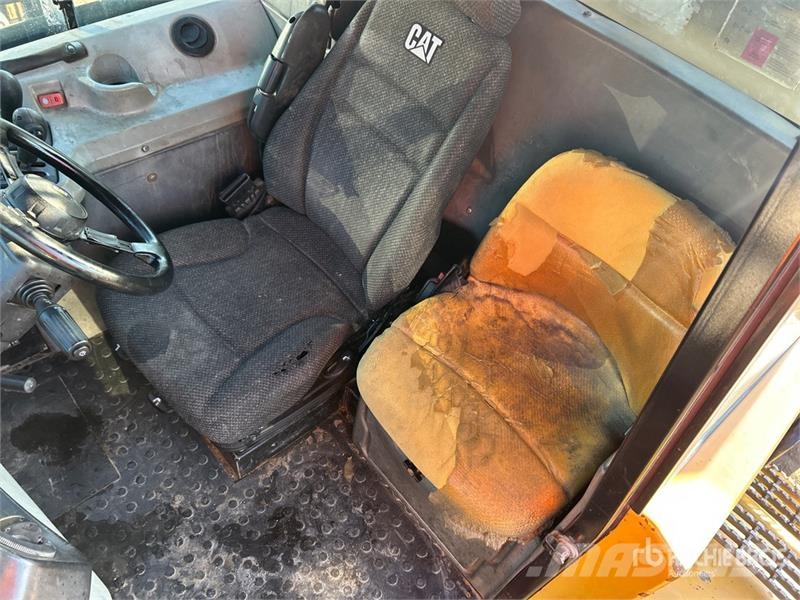 CAT 740B Dumper - Knickgelenk