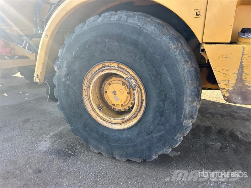 CAT 740B Dumper - Knickgelenk