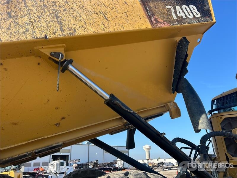 CAT 740B Dumper - Knickgelenk