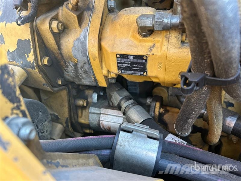 CAT 740B Dumper - Knickgelenk