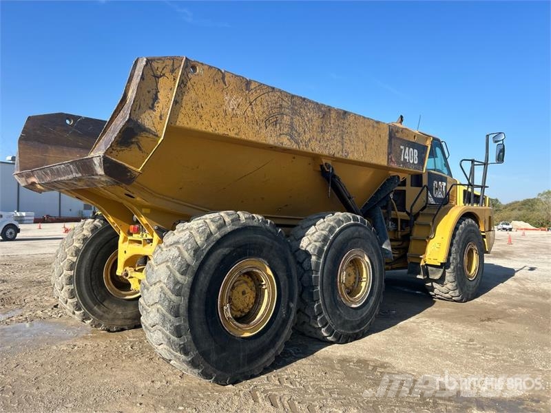 CAT 740B ساحبات مفصلية