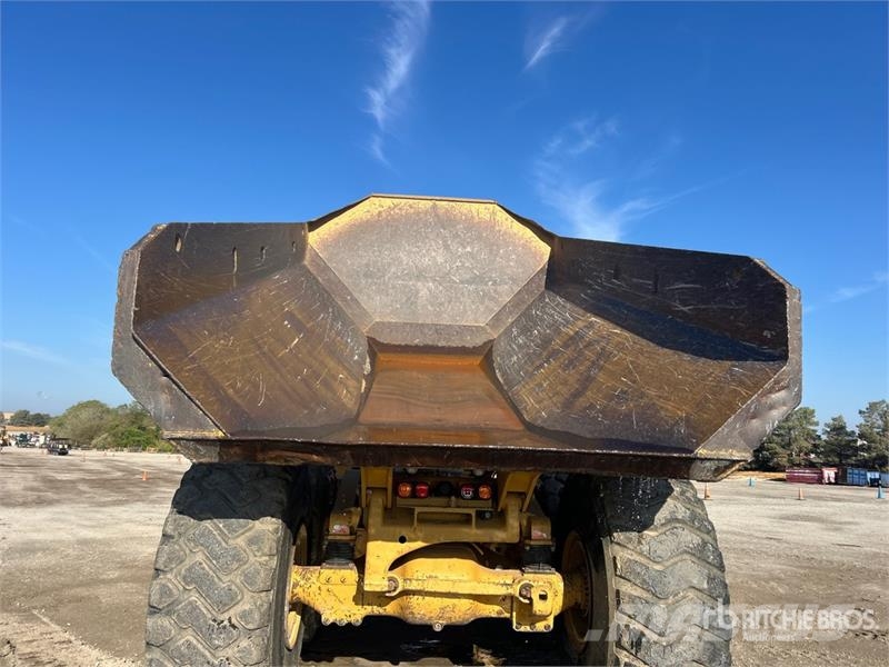 CAT 740B Dumper - Knickgelenk