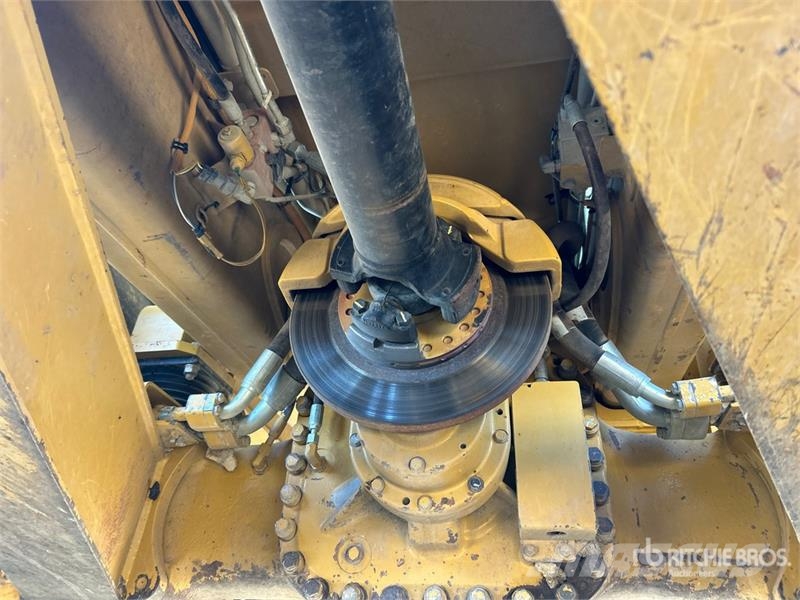 CAT 740B Dumper - Knickgelenk