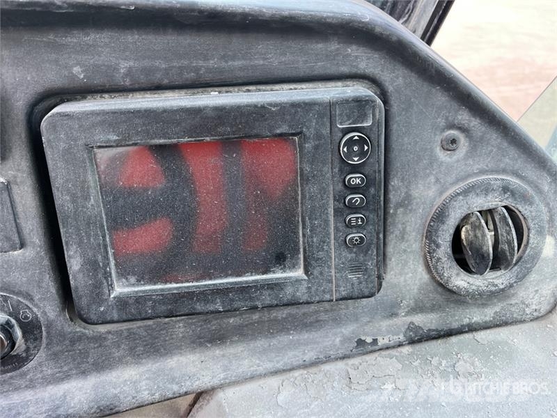 CAT 740B アーティキュレート式ダンプトラック