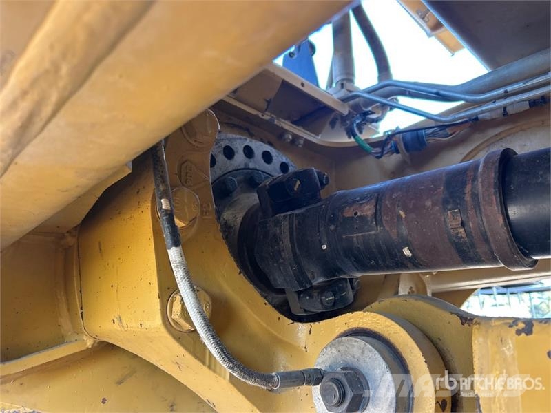 CAT 740B Dumper - Knickgelenk