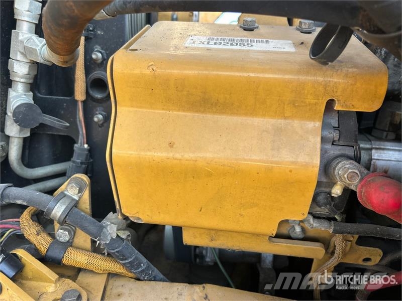 CAT 740B Dumper - Knickgelenk