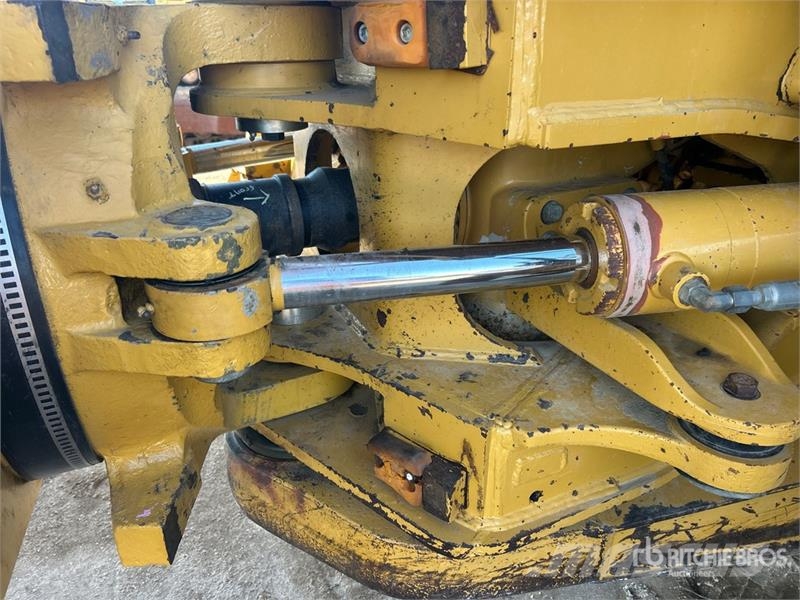 CAT 740B Dumper - Knickgelenk