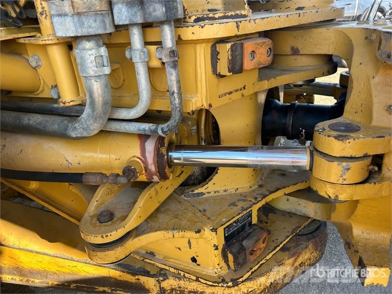 CAT 740B Dumper - Knickgelenk