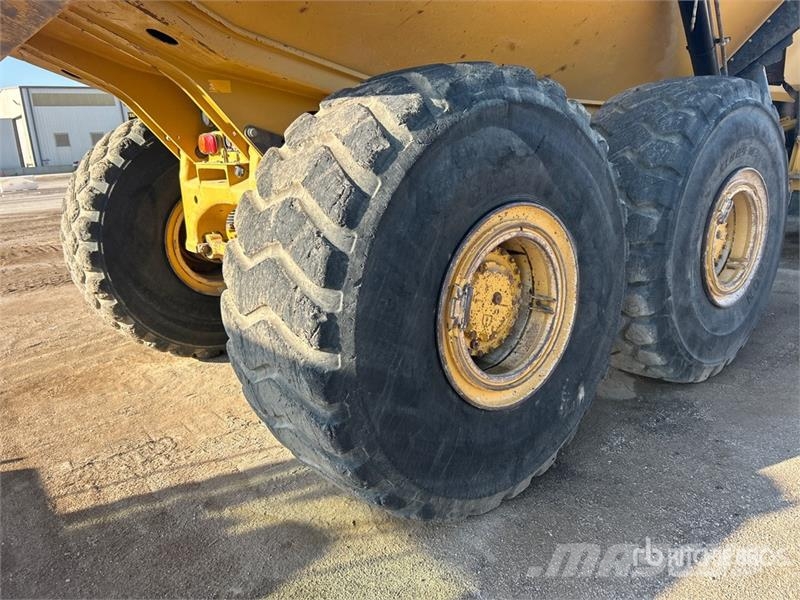 CAT 740B Dumper - Knickgelenk