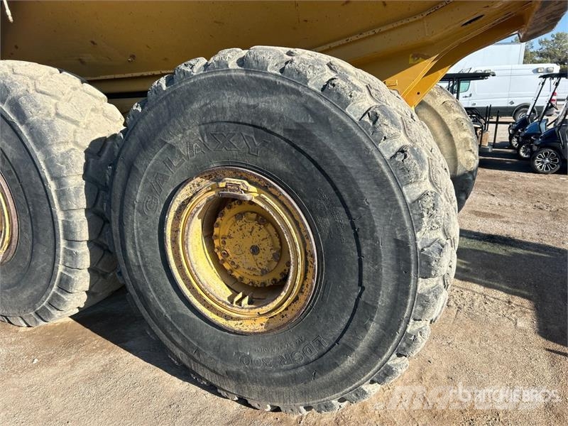 CAT 740B Dumper - Knickgelenk