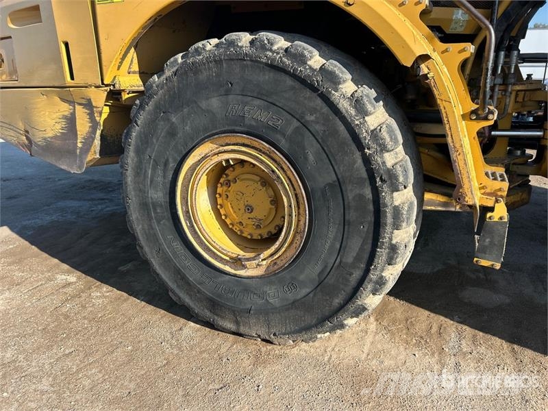 CAT 740B Dumper - Knickgelenk