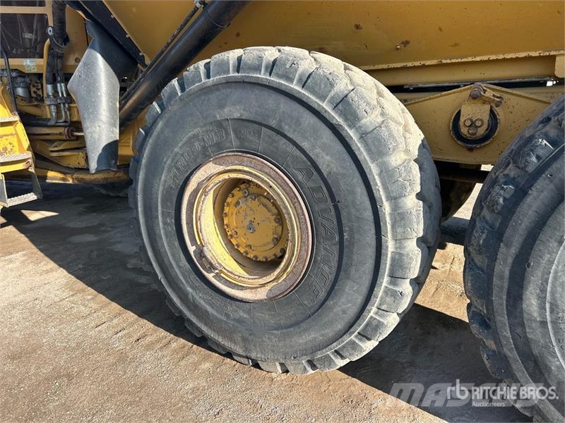 CAT 740B Dumper - Knickgelenk