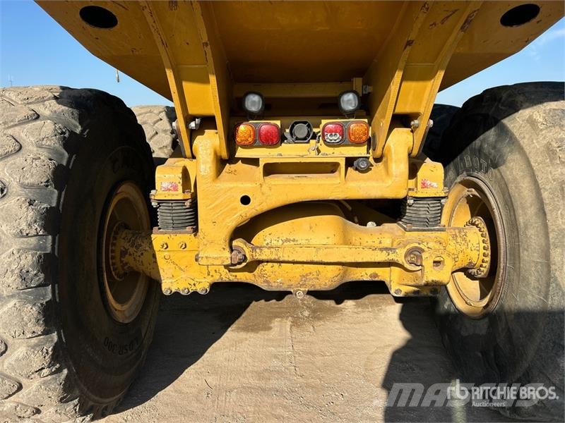 CAT 740B Dumper - Knickgelenk