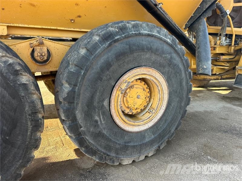 CAT 740B Dumper - Knickgelenk