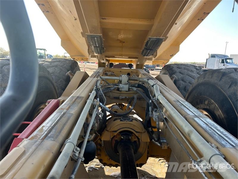 CAT 740B Dumper - Knickgelenk