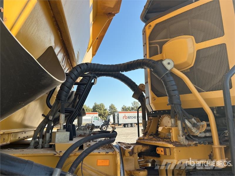 CAT 745 Articulated Dump Truck Kĺbové nákladné autá