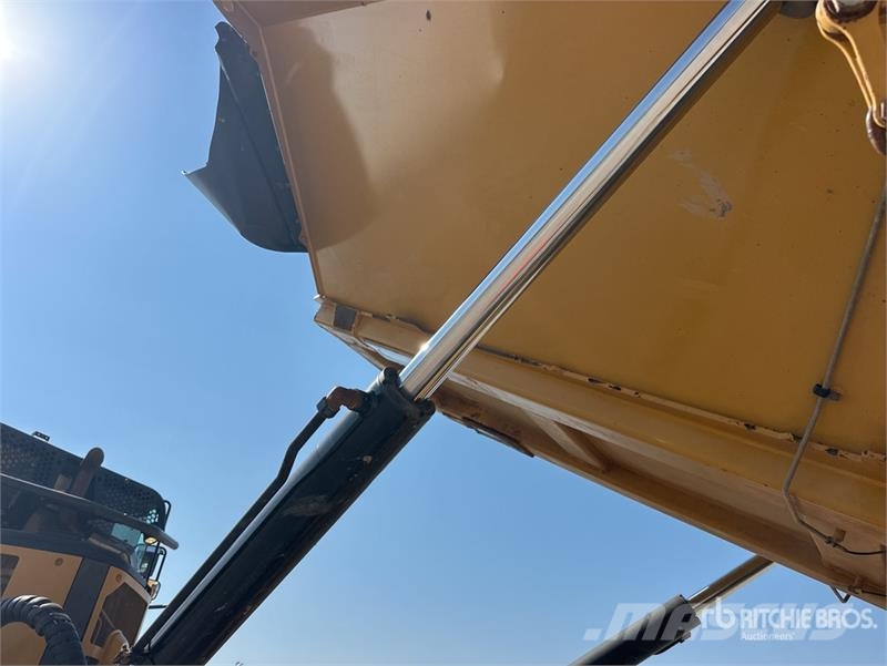 CAT 745 Articulated Dump Truck Kĺbové nákladné autá