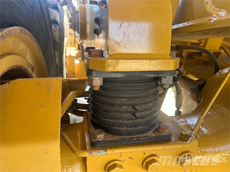 CAT 745 Articulated Dump Truck Caminhão basculante articulado ADT