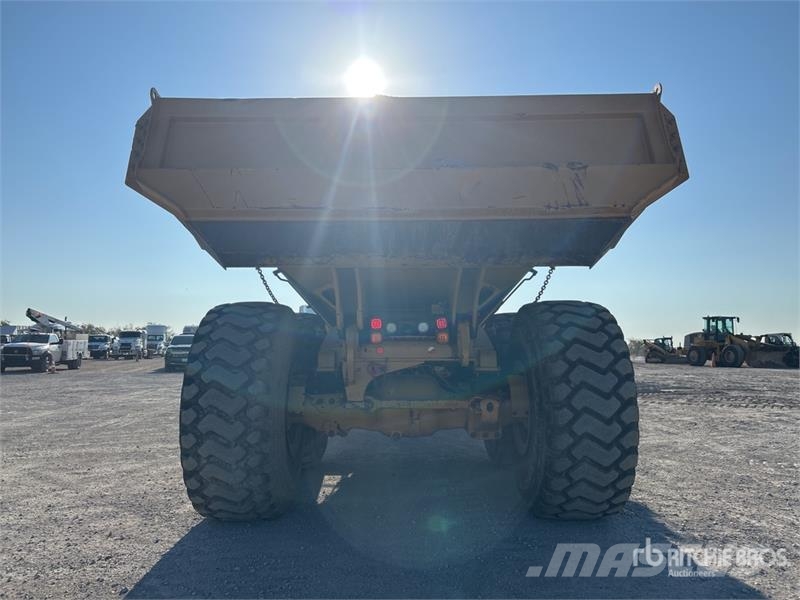 CAT 745 Articulated Dump Truck Kĺbové nákladné autá