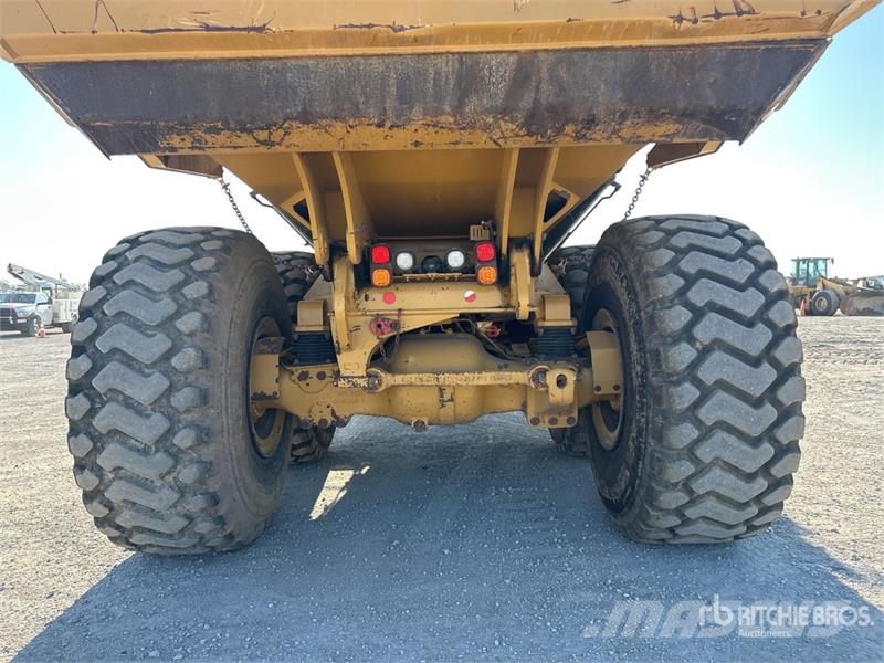 CAT 745 Articulated Dump Truck Kĺbové nákladné autá