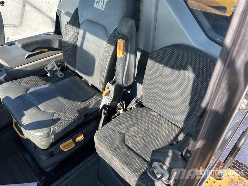 CAT 745 Articulated Dump Truck Kĺbové nákladné autá