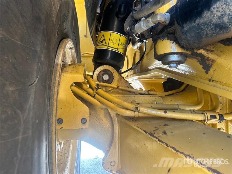 CAT 745 Articulated Dump Truck Caminhão basculante articulado ADT