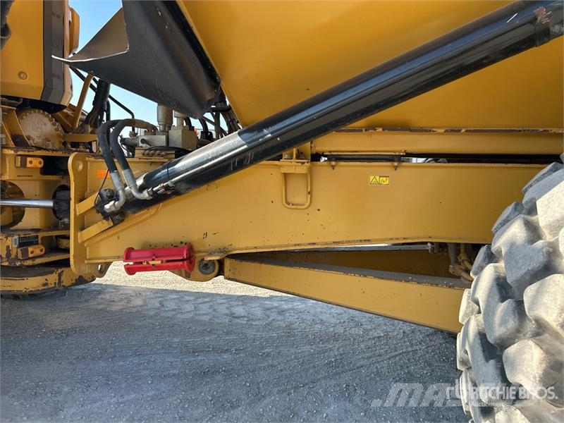 CAT 745 Articulated Dump Truck Kĺbové nákladné autá