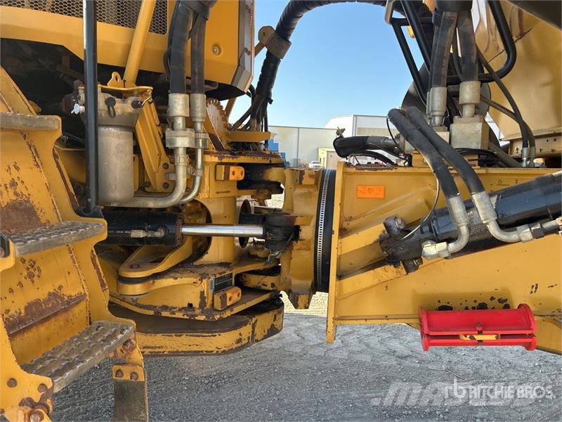 CAT 745 Articulated Dump Truck Kĺbové nákladné autá