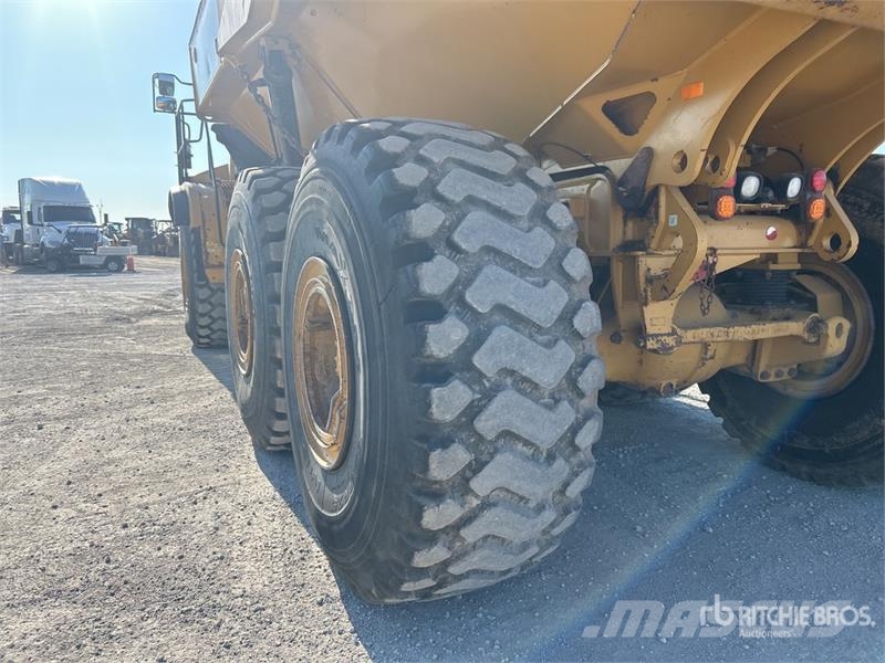 CAT 745 Articulated Dump Truck Kĺbové nákladné autá