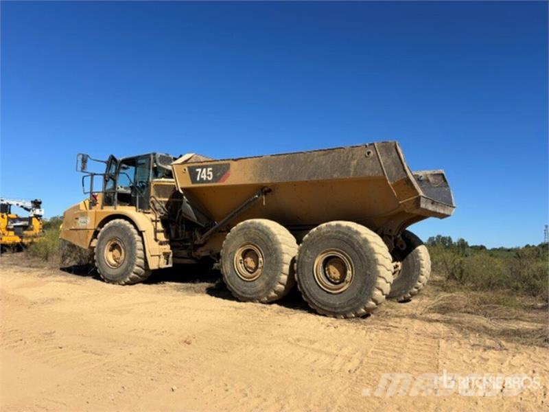 CAT 745 Articulated Dump Truck Csuklósdömperek