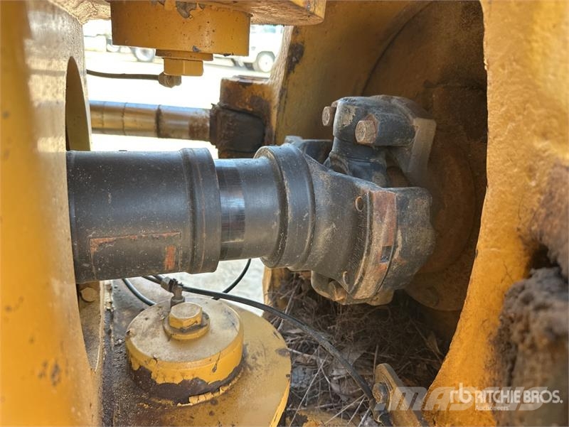 CAT 745 Articulated Dump Truck Kĺbové nákladné autá