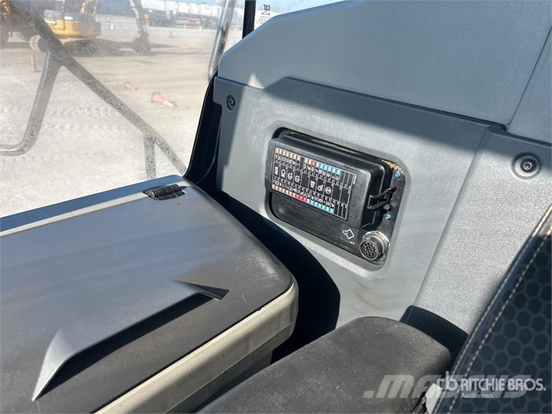CAT 745 Articulated Dump Truck Kĺbové nákladné autá