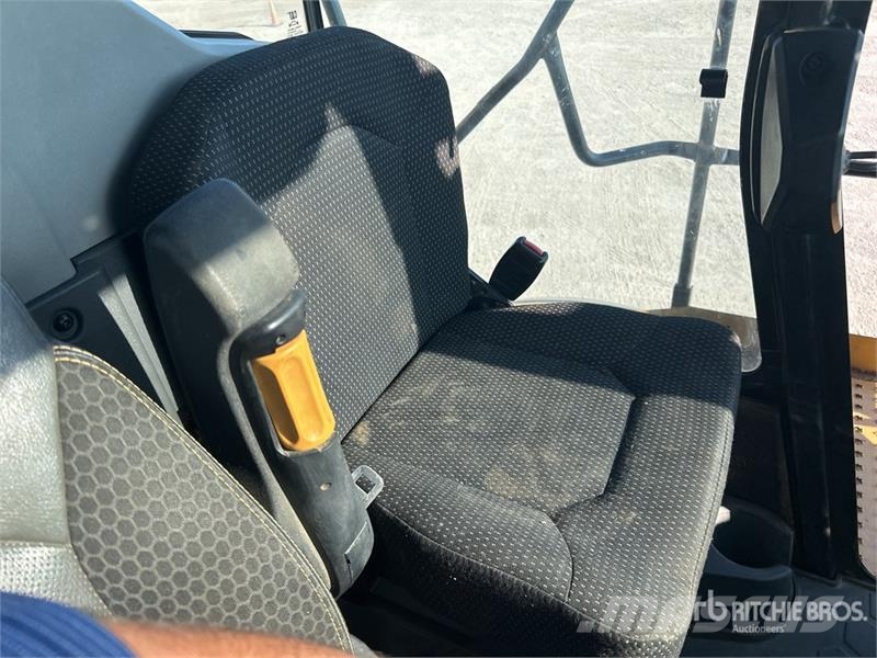 CAT 745 Articulated Dump Truck Kĺbové nákladné autá
