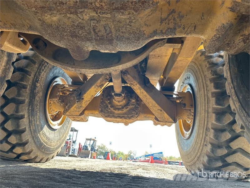 CAT 745 Articulated Dump Truck Kĺbové nákladné autá