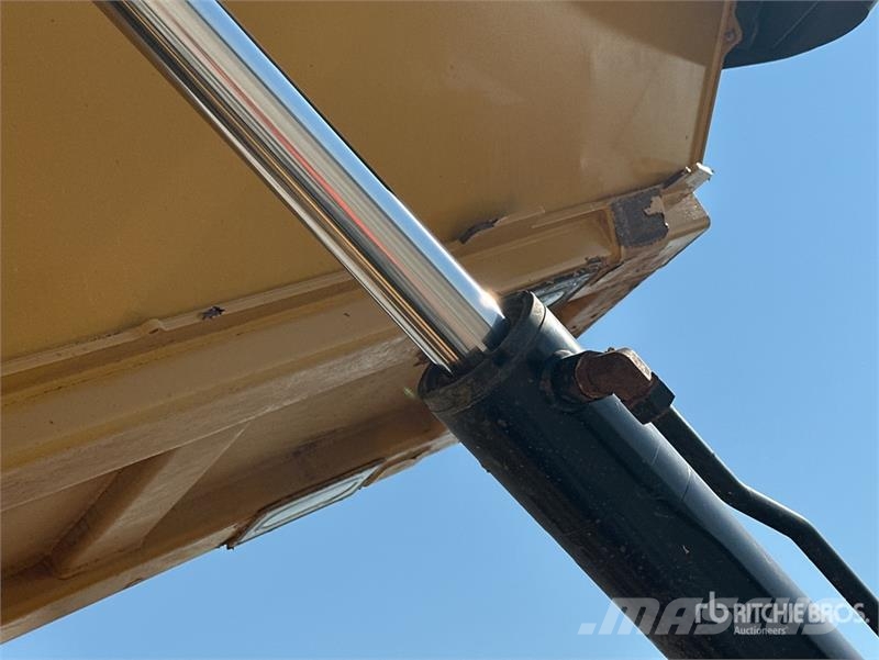 CAT 745 Articulated Dump Truck Kĺbové nákladné autá
